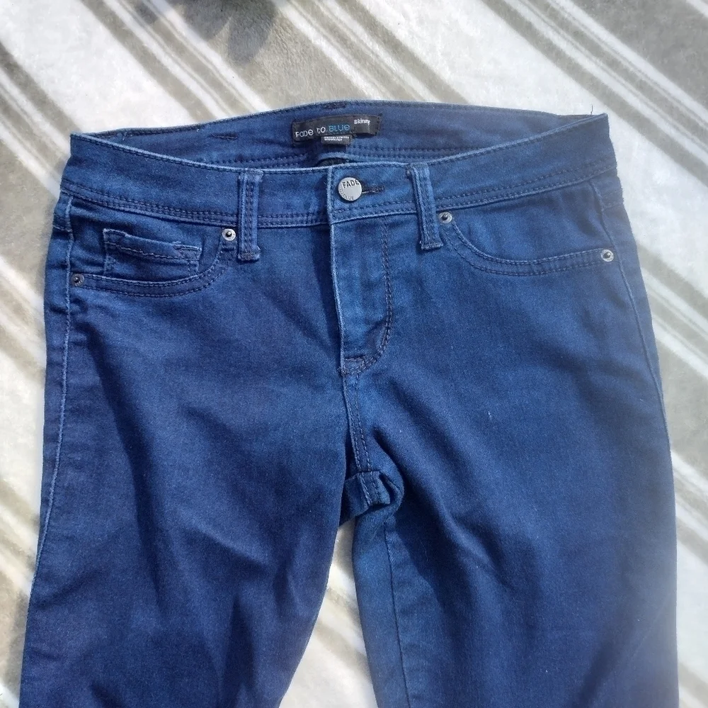 Fade to Blue Skinny Jeans size 4 dark wash stretch denim FTB pants